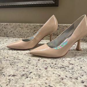 MARC FISHER NUDE PATENT LEATHER PUMPS 9.5